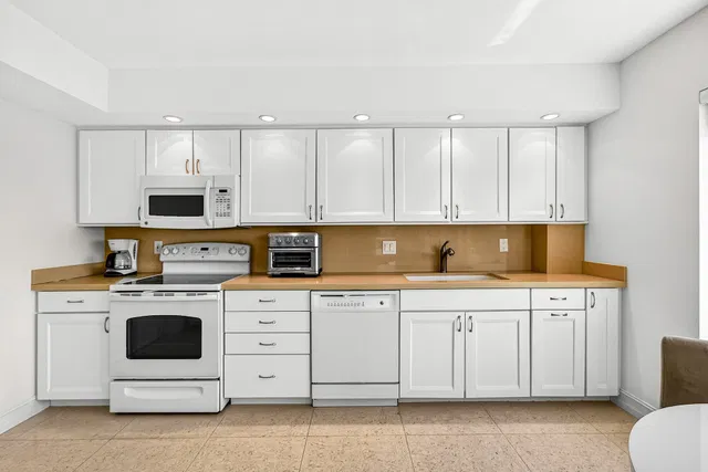 600 S Ocean Boca Unit 504 photo 12