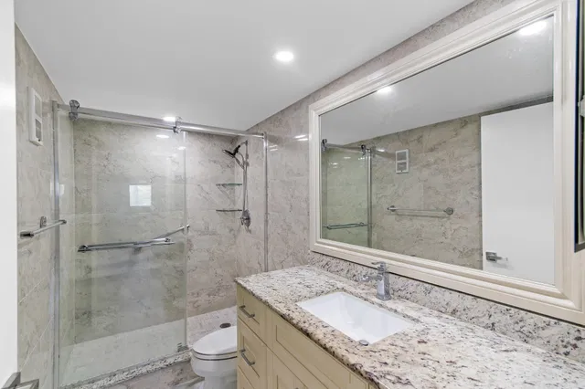 Unit 309 photo 14