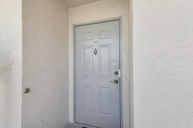 Unit 309 photo 32