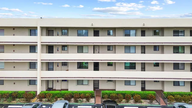 Unit 412 photo 2