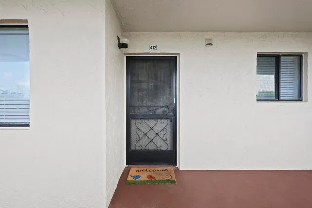 Unit 412 photo 3
