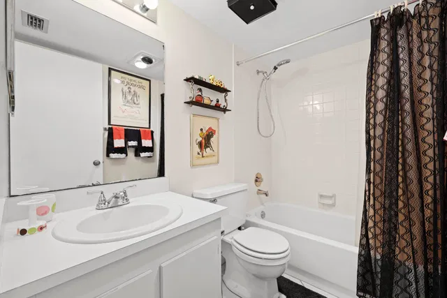 Unit 412 photo 6