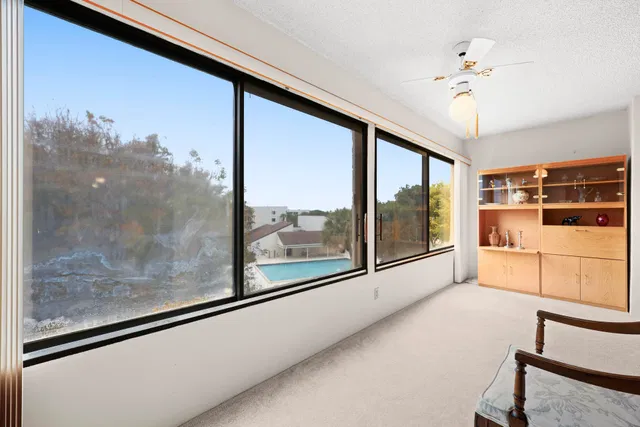 Unit 412 photo 11