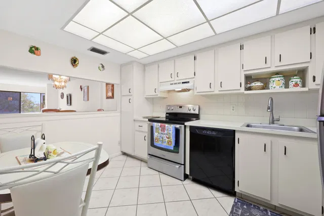 Unit 412 photo 18