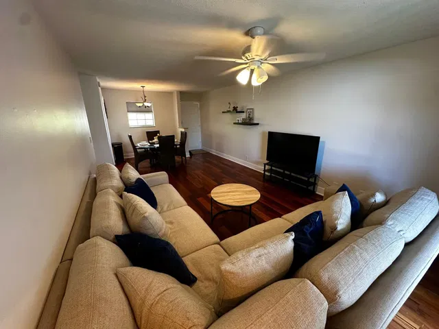  Unit 13 photo 6