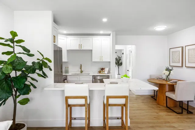 Unit 207 photo 6