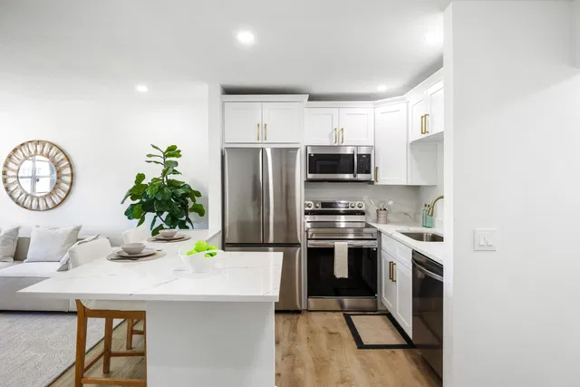Unit 207 photo 7