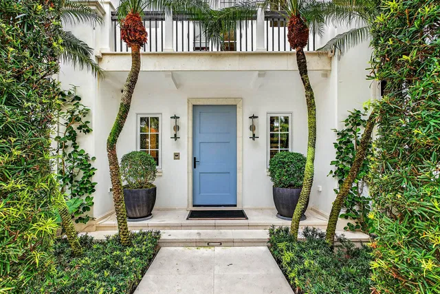 232 Seabreeze Avenue