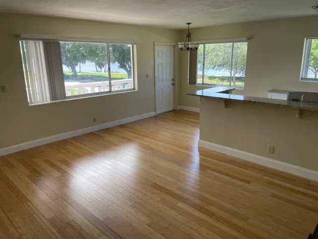 Unit 11 photo 5