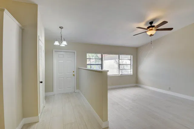  Residence photo 4