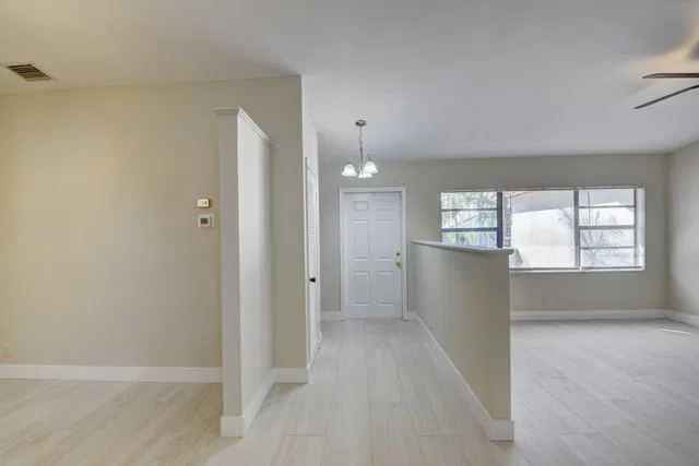  Residence photo 5