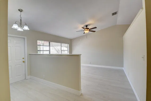  Residence photo 8