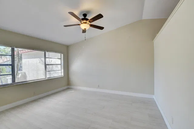 Residence photo 9