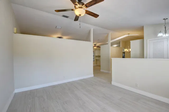  Residence photo 11