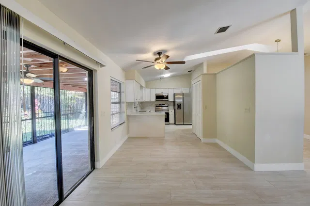  Residence photo 16