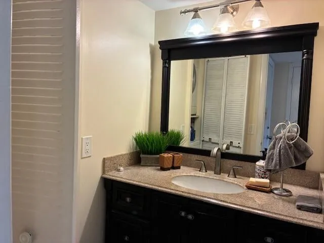 Unit 504 photo 9