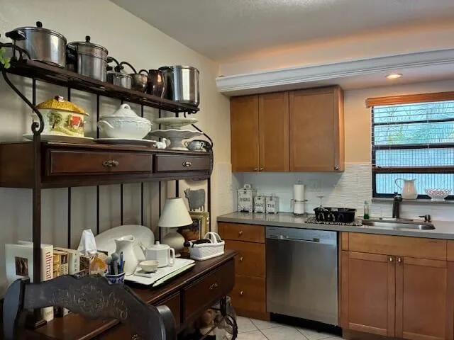 Unit 504 photo 18