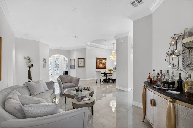 Residence photo 19
