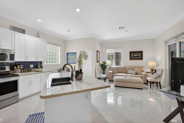 Residence photo 22
