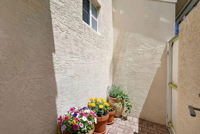 Residence photo 53