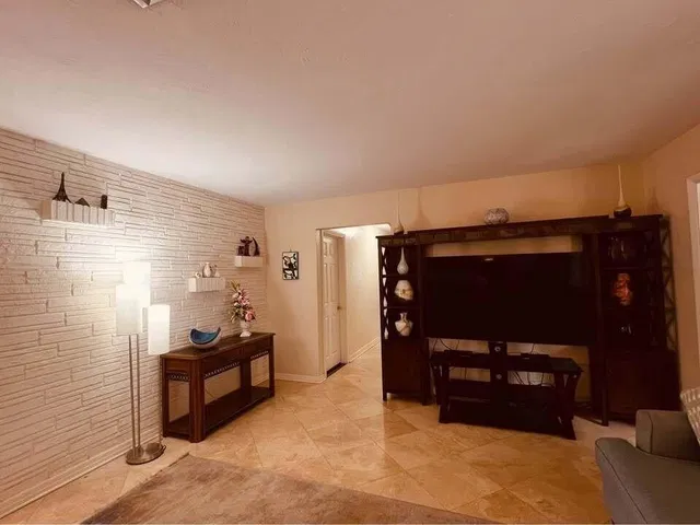 Residence photo 11