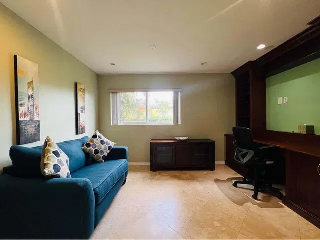Residence photo 25