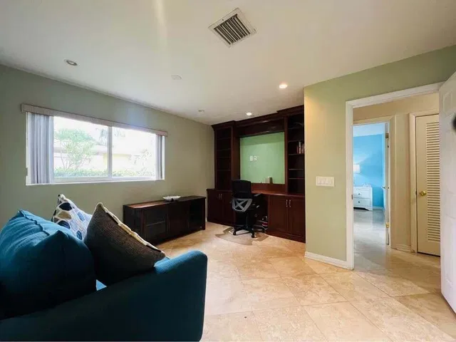 Residence photo 26
