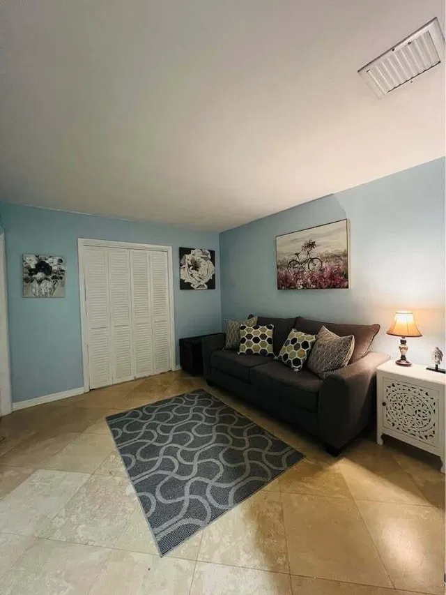 Residence photo 33
