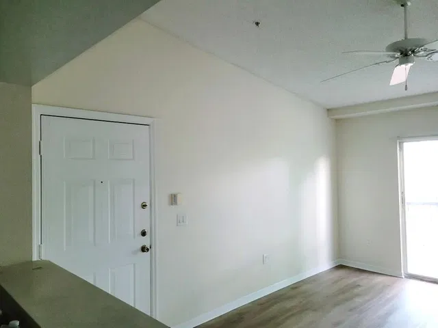 Unit 324 photo 4
