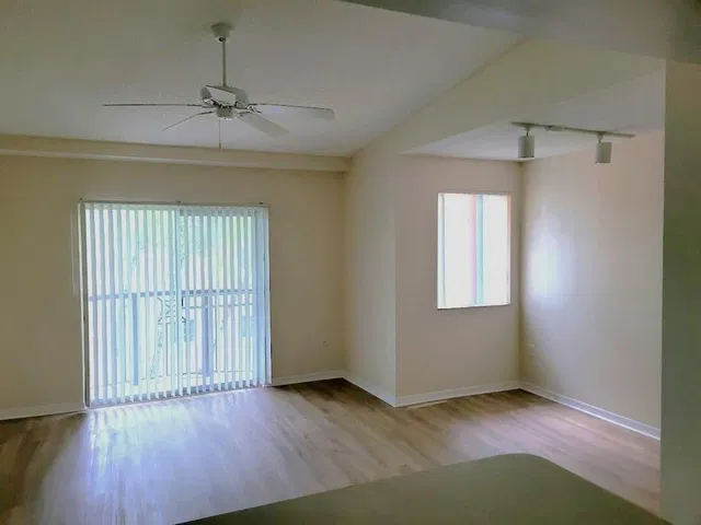 Unit 324 photo 5