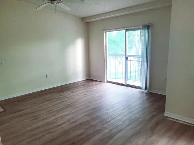 Unit 324 photo 6