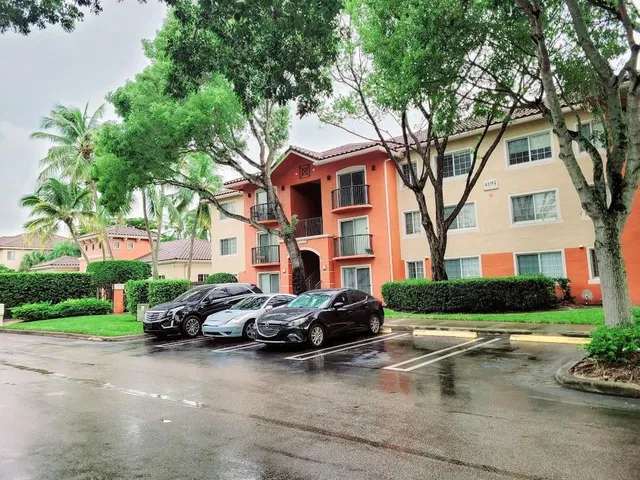 Unit 324 photo 17