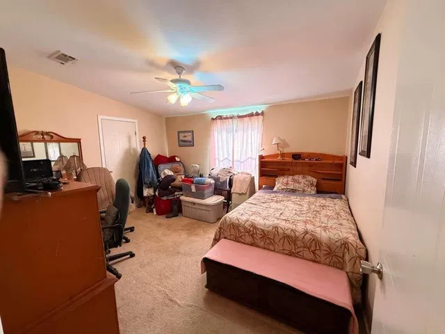 Residence photo 17