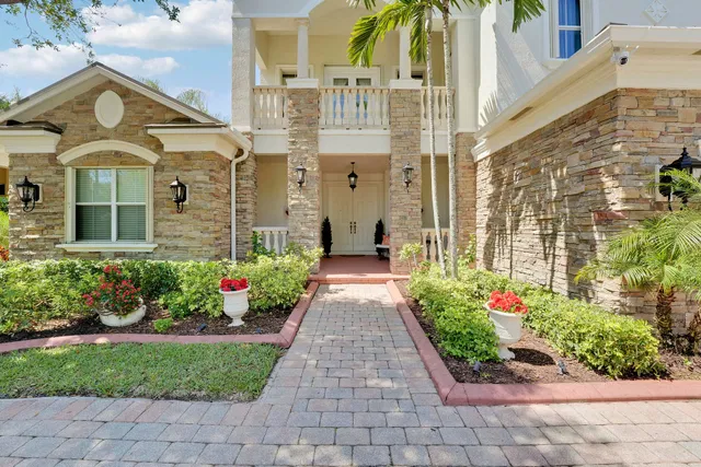 Residence photo 3