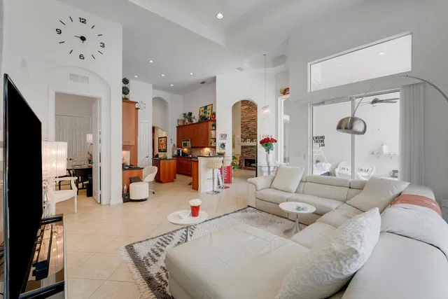 Residence photo 12