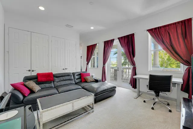 Residence photo 42
