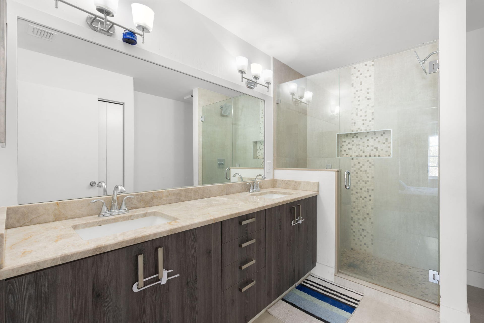 Residence photo 12