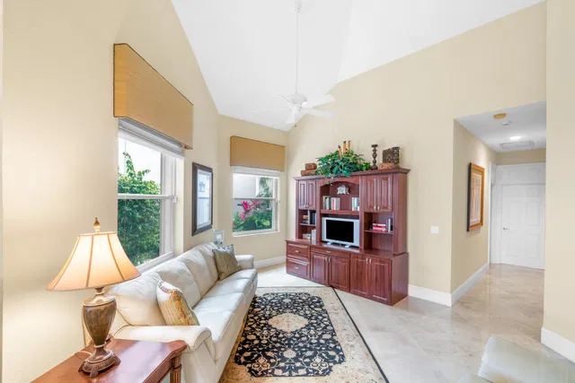 Residence photo 8