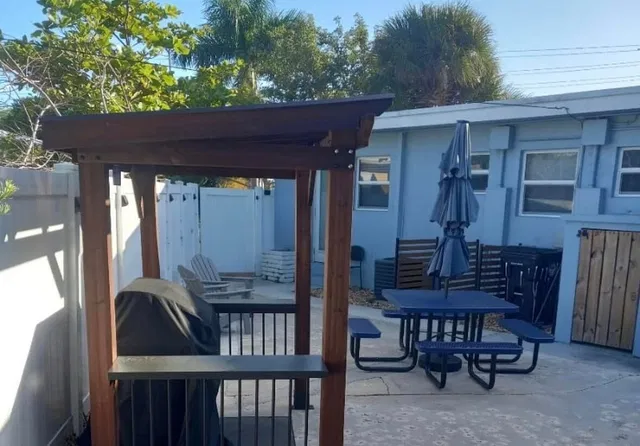 Unit B2 photo 11