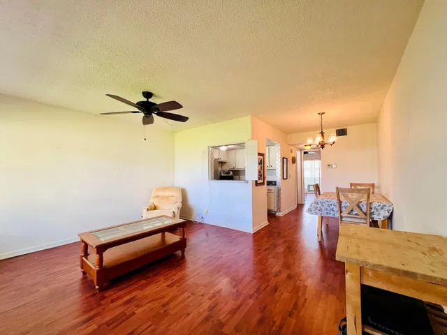 Residence photo 3