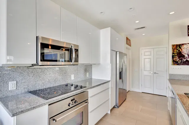 The Whitney Unit 801 photo 11