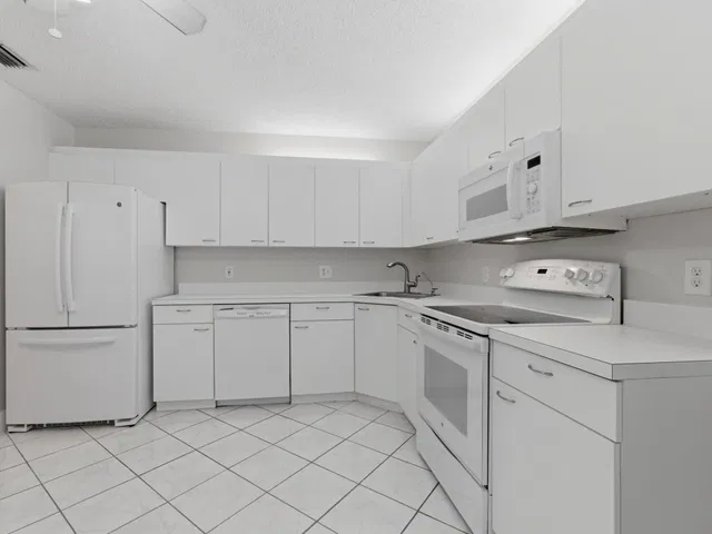 Unit P photo 28