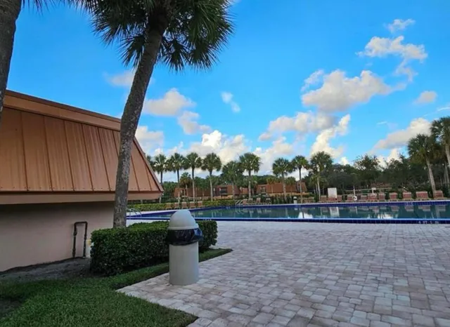 Residence photo 2