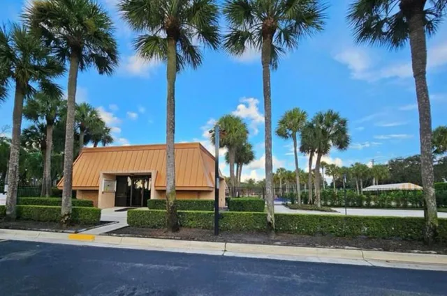Residence photo 3