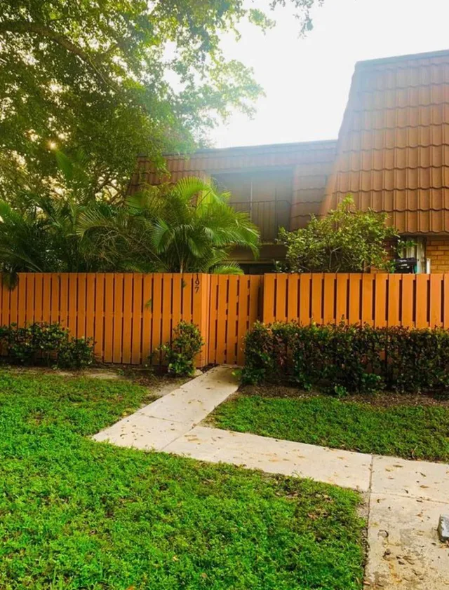 Residence photo 17