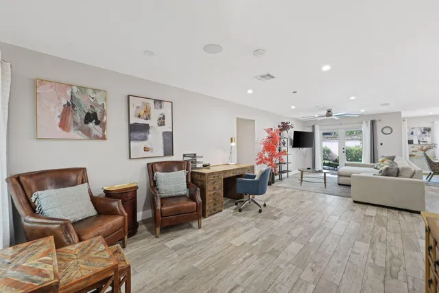 Residence photo 2