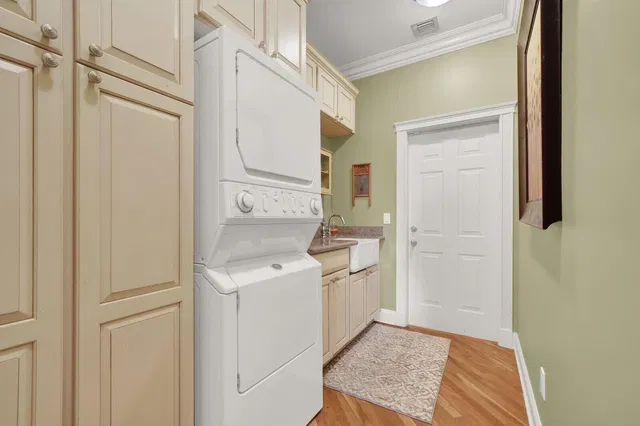 Unit C photo 25