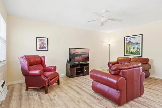 Residence photo 5