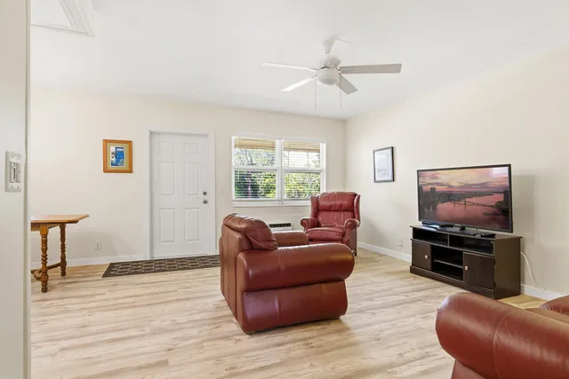 Residence photo 6