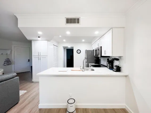 Unit C103 photo 6